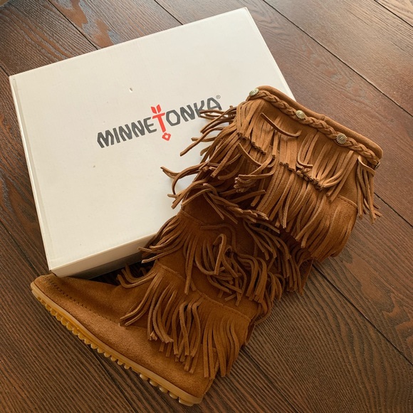 Minnetonka Shoes - Minnetonka Moccasin 5 Layer Fringe Boot Brown